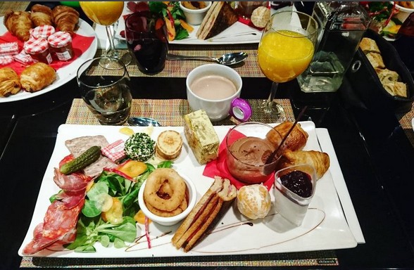 brunch shleter